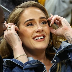 Adele and Rich Paul sit courtside at an NBA game