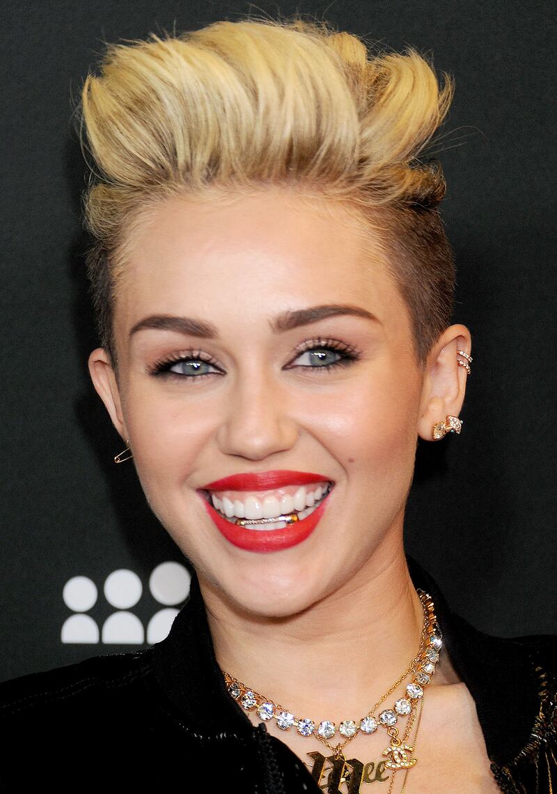 galleries/2013/08/14/miley-cyrus-rihanna-lady-gaga-more-girls-with-grills-photos/girlz-grillz-cyrus_bj7r3q