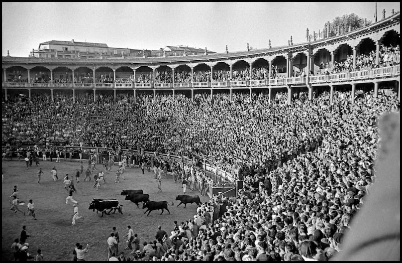 galleries/2014/07/15/the-running-of-the-bulls-through-the-years-photos/140714-running-bulls-history-9_pvan08