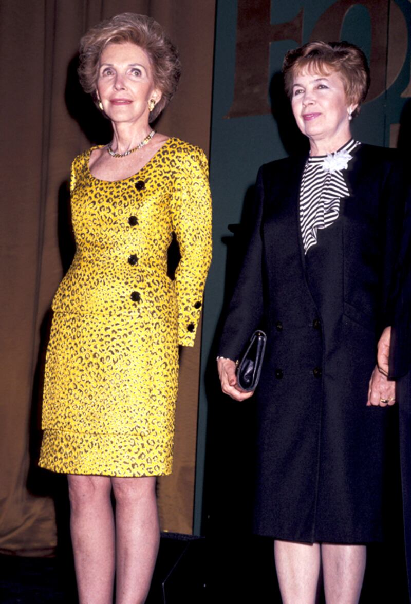 galleries/2011/07/05/nancy-reagan-turns-90-see-her-most-fashionable-looks/nancy-reagan-fashion-11_pfzylh