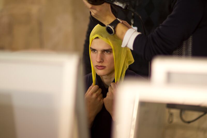 galleries/2012/01/23/paris-men-s-fashion-week-backstage-photos/paris-mens-fashion-MUGLER-22_mhiqq8