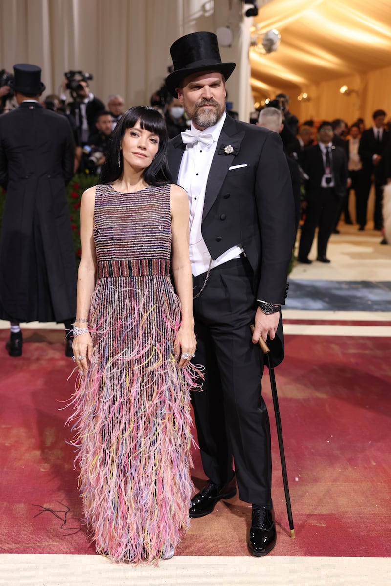 met-gala-Lily-Allen-and-David-Harbour_bmr1a6