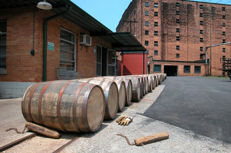 articles/2014/07/28/your-craft-whiskey-is-probably-from-a-factory-distillery-in-indiana/160715-craft-rye-embed1_awuxjo