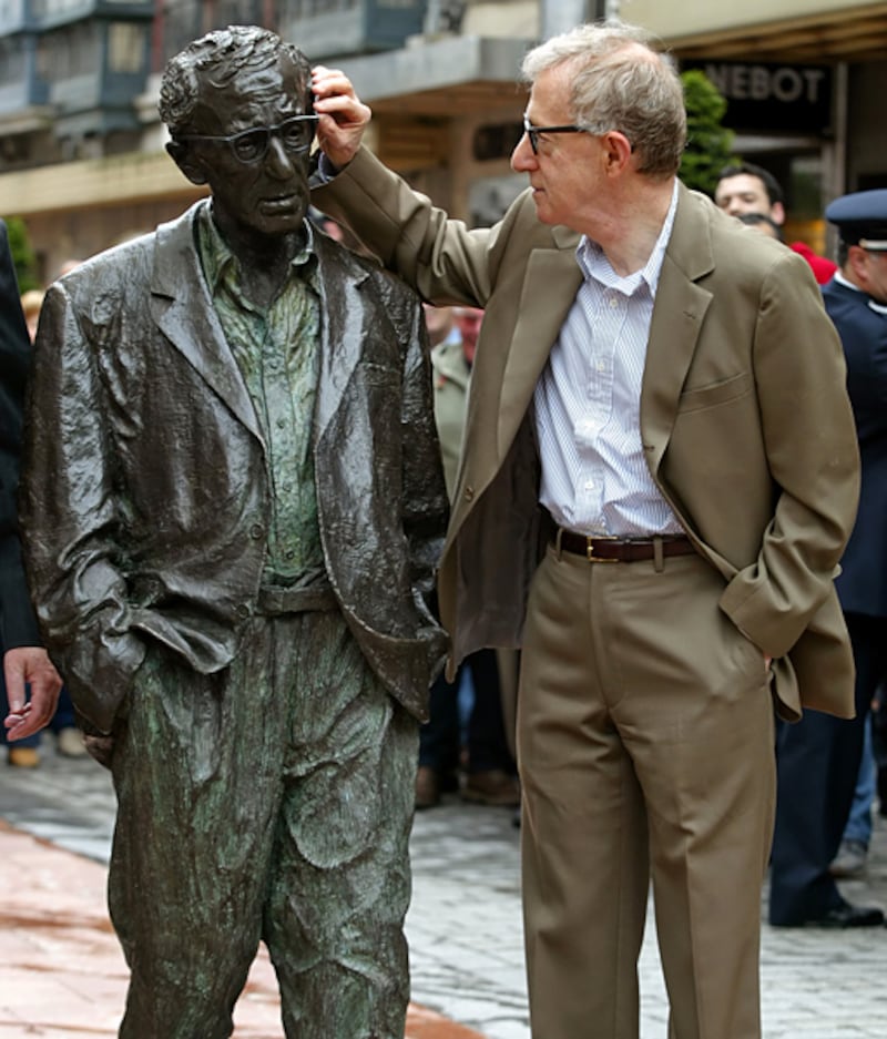 galleries/2012/03/05/arnold-schwarzenegger-henry-winkler-and-more-stars-with-statues-photos/celebrity-statues-woody-allen_z4wni1