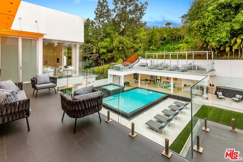 190531-mcnearney-omg-i-want-this-house-encino-11_rpbes9