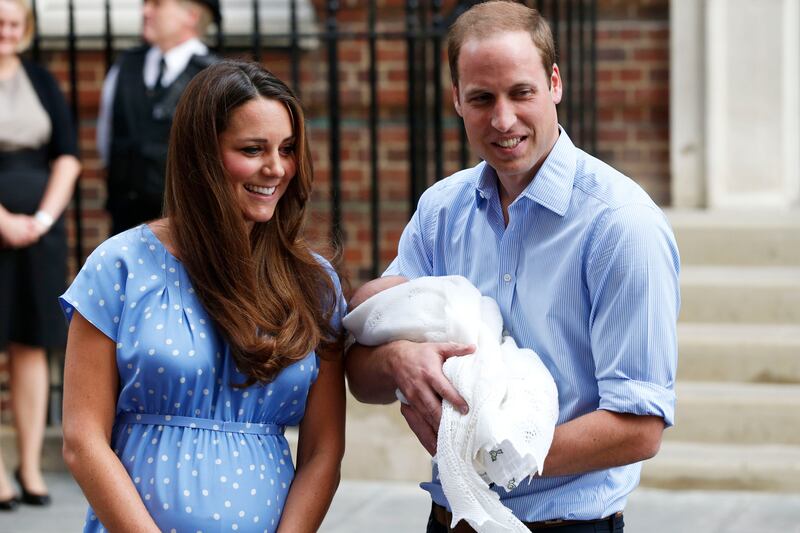 articles/2013/07/11/live-blog-royal-baby-watch/130723-first-royal-baby-picture-cheat3_a30va8