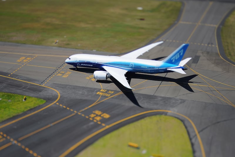 articles/2014/05/28/ntsb-doesn-t-think-the-boeing-787-dreamliner-is-safe-enough-to-fly/140527_clive_batteries_787-tease_wjj0s6