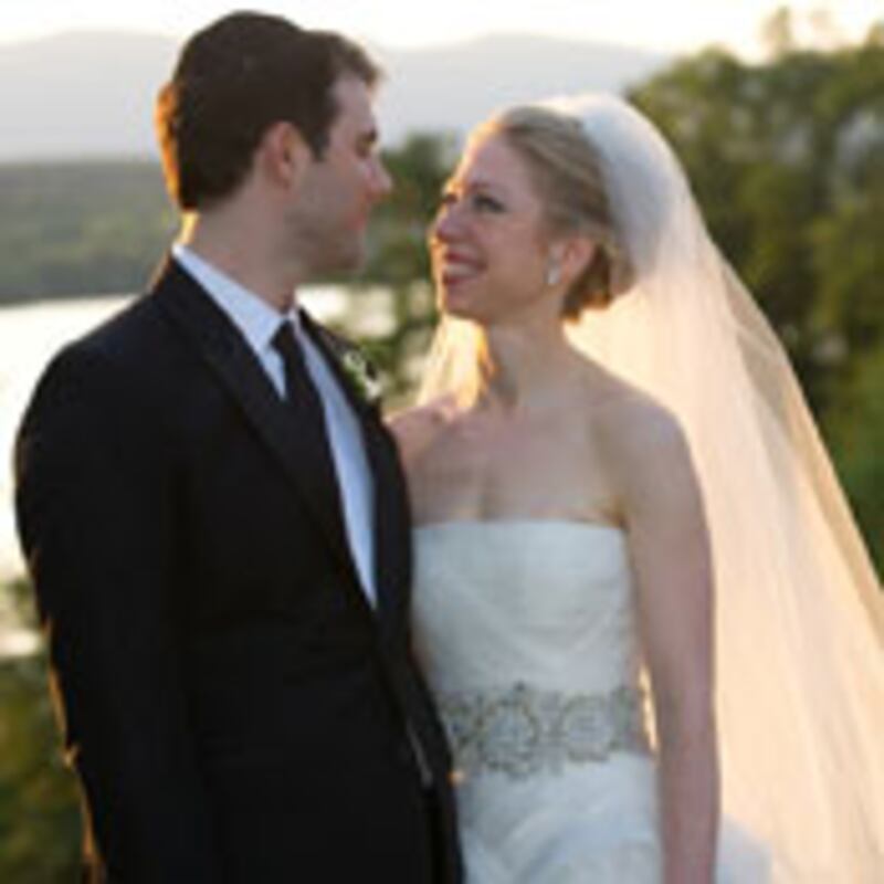 articles/2010/07/31/chelsea-clinton-wedding-details-photos-updates-map/chelsea-wedding-wrap_117264_knjrcv