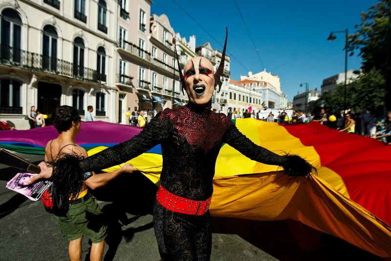 galleries/2012/06/24/gay-pride-parades-around-the-world-photos/gay-pride-parades-portugal_sxdaqp