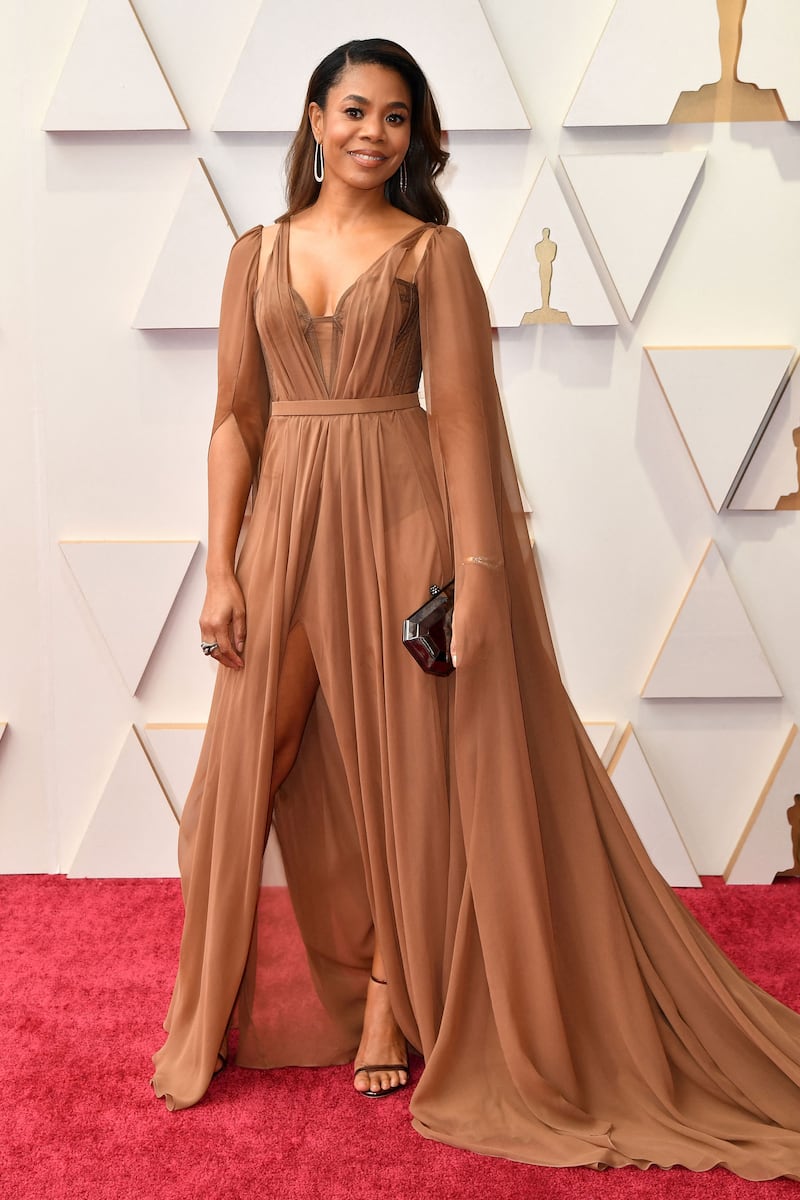 220327-oscars-red-carpet-regina-hall_rcsnkh