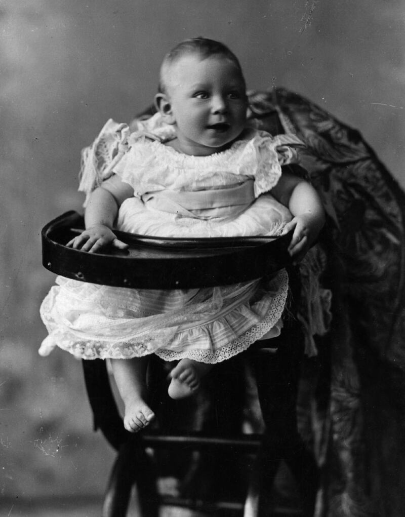 galleries/2012/12/05/britain-s-royal-family-baby-album-from-william-and-charles-to-victoria-photos/king-george-vi-royal-baby-photos_vtxdw5