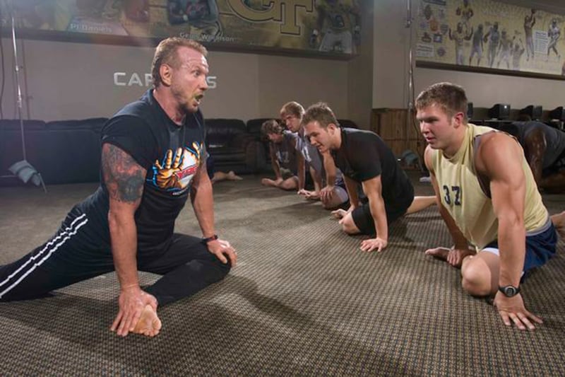 articles/2015/03/31/diamond-dallas-page-s-yoga-rehab-for-fallen-former-pro-wrestlers/150331-yamato-dallas2-embed_l82tcd