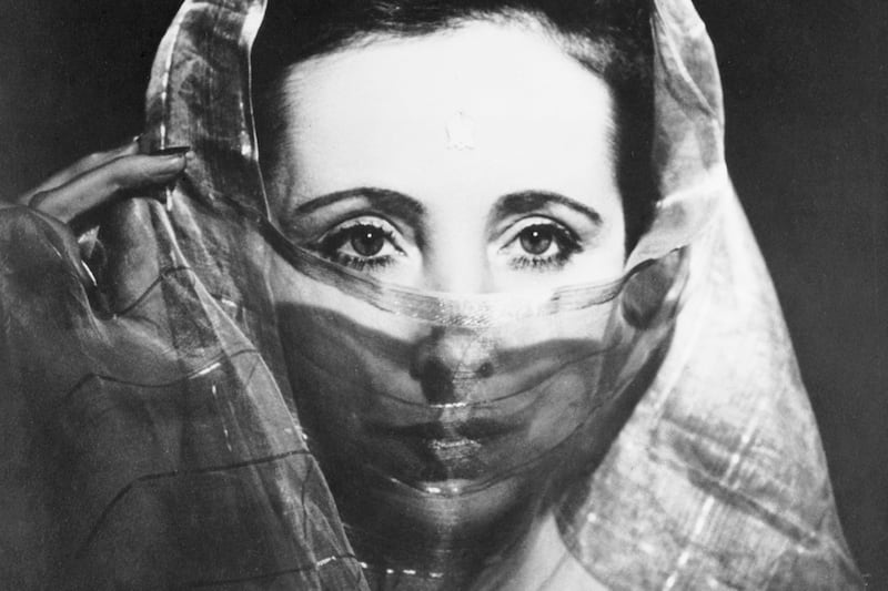 articles/2013/10/26/mirages-anais-nin-s-intimate-unexpurgated-diaries/131025-anais-nin-tease1_ebtzos