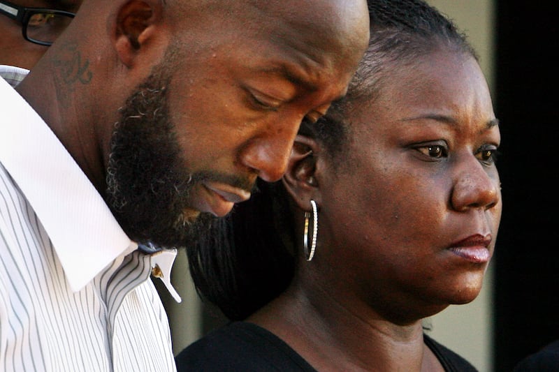 articles/2012/03/19/where-s-the-outrage-over-the-killing-of-trayvon-martin/Trayvon-Martin-parents-mourn-cheat_imkuma