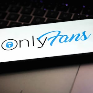 210819-evans-onlyfans-tease_ytbnq7