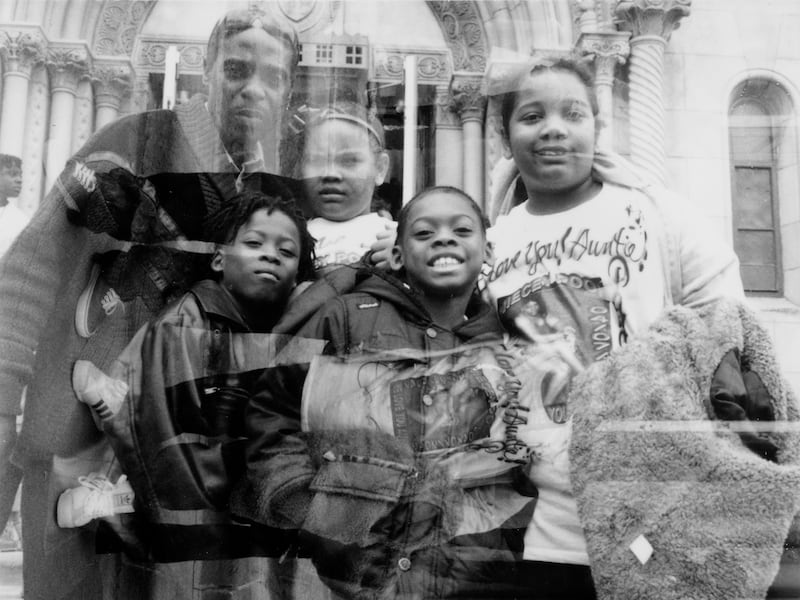 galleries/2012/04/18/gang-violence-and-crime-in-chicago-photographs-by-jon-lowenstein/chicago-south-side-jon-lowenstein-09_p3qg4g