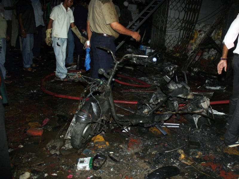 galleries/2011/07/13/mumbai-blasts-shocking-photos/mumbai-bombing2_ivfeyf