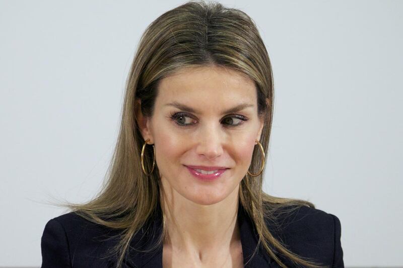 articles/2014/06/02/meet-the-new-queen-of-spain-41-year-old-divorcee-and-commoner-letizia-ortiz/letizia_v49sxu