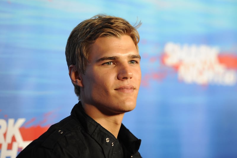 articles/2014/06/27/from-homeless-to-hbo-the-leftovers-star-chris-zylka-s-crazy-hollywood-story/140629-fallon-zylka-tease_zqqjws