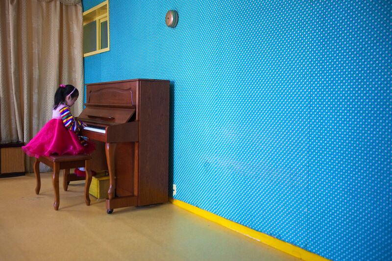 galleries/2011/12/20/life-inside-north-korea-photos/life-in-north-korea-piano_ziacjr