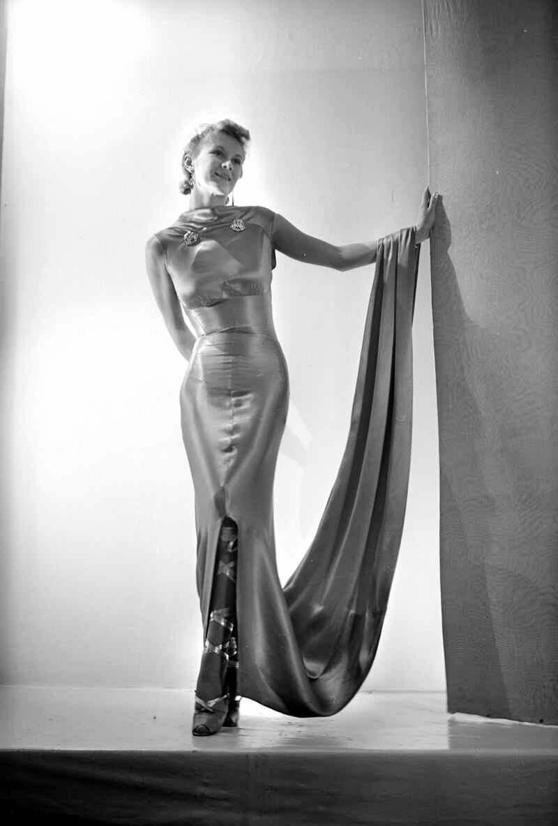 galleries/2013/04/17/the-house-of-schiaparelli-through-the-years-photos/gal-schiaparelli-02_ggi7mf