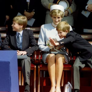 1995-05-07T120000Z_50958933_PBEAHUNAZEN_RTRMADP_3_ROYALS_tfvfec