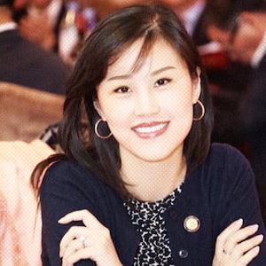 A photo illustration of Linda Sun.