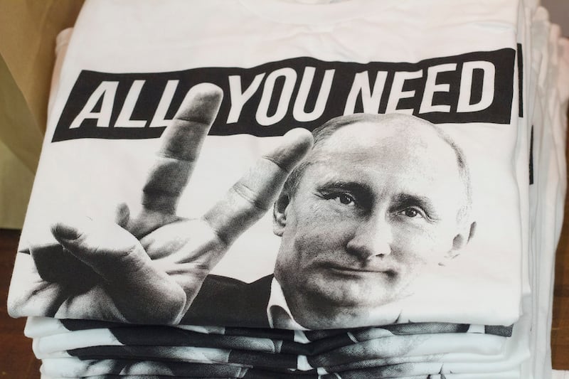 galleries/2014/10/17/putin-t-shirt-shop-photos/141015-putin-shirt-shop-05_ryr1fy