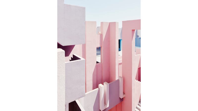 -Muralla_Roja_Calpe_Spain_Ricardo_Bofill_Taller_Arquitectura_011_lvgyyq