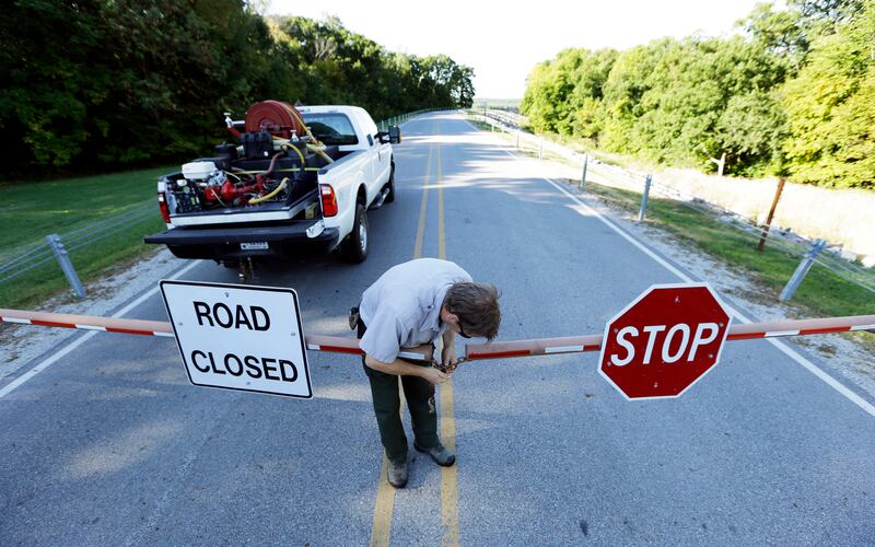 galleries/2013/10/01/closed-for-business-the-u-s-government-shuts-down-photos/131001-gov-shutdown-14_lg17zg