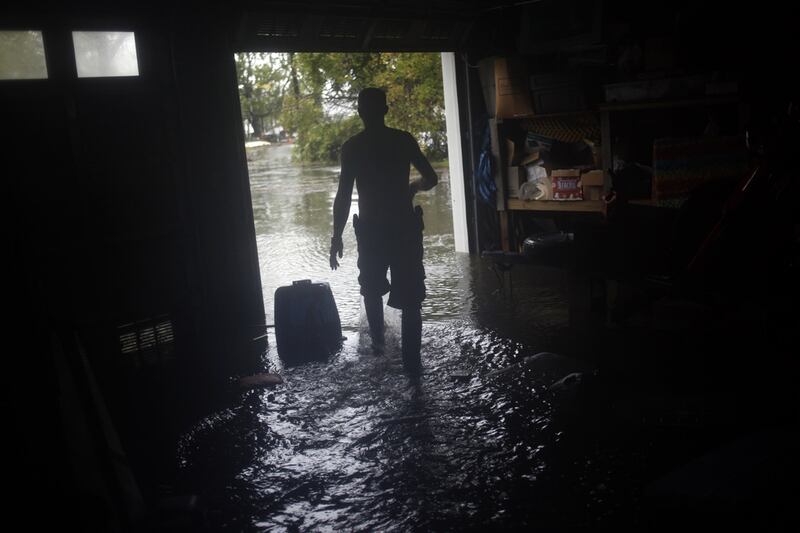 galleries/2011/08/26/hurricane-irene-photos/hurricane-irene-flooding-morehead2-nc-photos_buzh2m