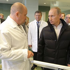 Vladimir_Putin_tours_Yevgeny_Prigozhin_s_Concord_food_catering_factory_09_bwynml