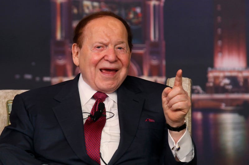 articles/2013/02/28/sheldon-adelson-the-billionaire-who-bankrupted-me/130228-adelson-smith-tease_u5fmia