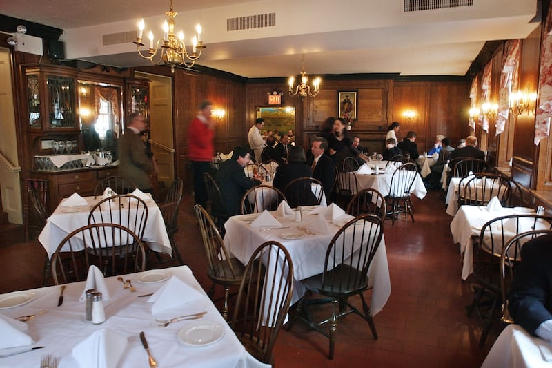 articles/2014/12/20/inside-the-world-s-10-oldest-restaurants/141219-oldest-restaurants-Fraunces-Tavern_n2grk5