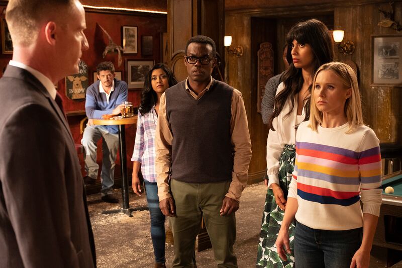 Marc Evan Jackson as Shawn, Tiya Sircar as Vicky, William Jackson Harper as Chidi, Jameela Jamil as Tahani, Kristen Bell as Eleanor Shellstrop in 'The Good Place'