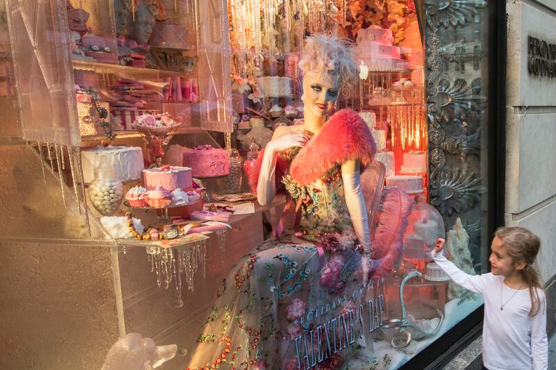 articles/2013/12/05/tales-of-a-bergdorf-goodman-window-dresser/131204-bergdorf-windows-tease_trm90o