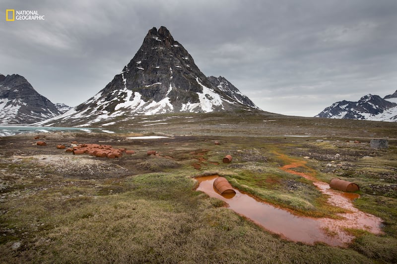 galleries/2016/12/13/national-geographic-nature-photographer-of-the-year-winners/161212-NGNP-08-embed-ken-bower-ngnp-environmentalhm2_erbptp