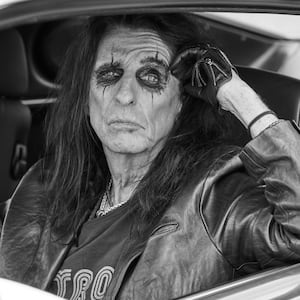 210326-alice-cooper-tease_cdobis