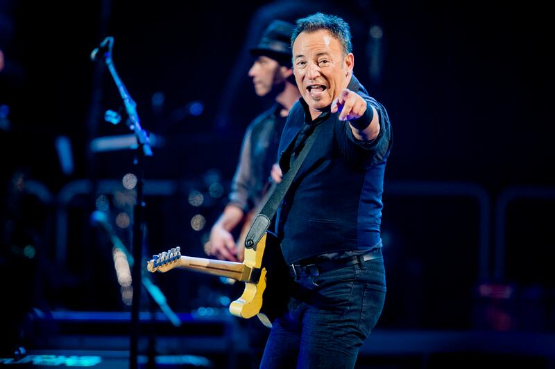 galleries/2014/01/12/bruce-springsteen-through-the-years-photos/140108-bruce11_vxb5bk