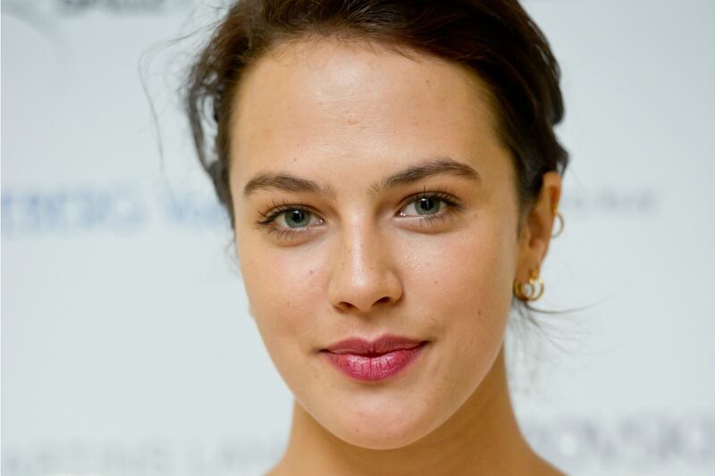 articles/2014/09/02/downton-star-jessica-brown-findlay-is-latest-sex-tape-hacking-victim/downton-breasts-cheat_rjwtys