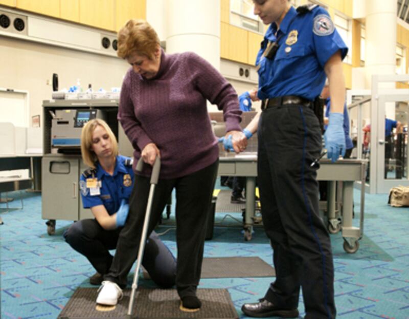 articles/2010/11/19/tsa-pat-down-policy-gender-vs-security/friedersdorf-tsa_142583_yysiiz