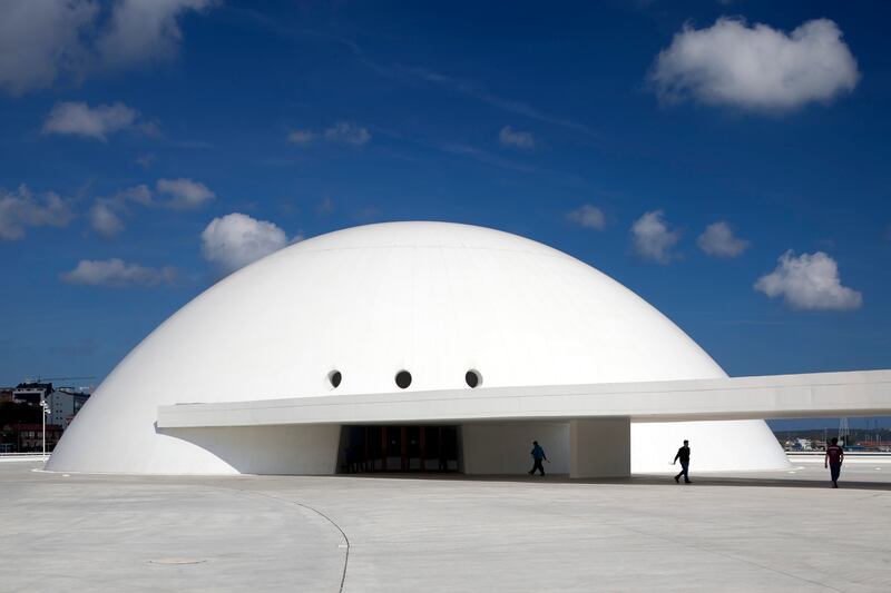 galleries/2012/12/07/the-life-and-work-of-brazilian-architect-oscar-niemeyer-photos/niemeyer-center-aviles-spain_lhgosb