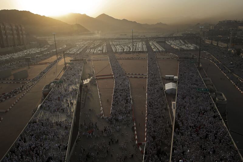 galleries/2015/09/24/saudi-hajj-pilgrimage-stampede-kills-hundreds-photos/150924-hajj-stampede-09_efzhyk