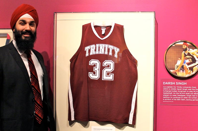 articles/2014/03/01/the-ncaa-s-first-sikh-basketball-player-memorialized-at-the-smithsonian/140228-singh-sikh_bph8js