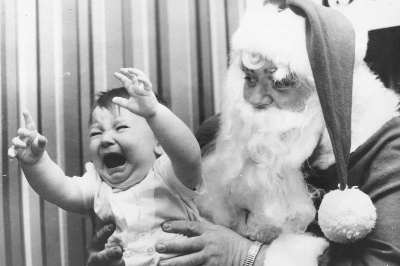 galleries/2015/12/21/children-horrified-by-santa-photos/151221-santa-kids7_chfa1c