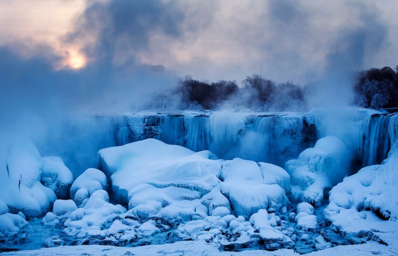 galleries/2014/03/04/niagara-falls-is-an-icy-frozen-wonderland/nigara-falls-gal-1_ox9qjp