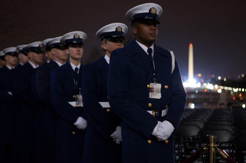 galleries/2013/01/21/president-obama-s-second-inauguration-photos/130121-security-detail-inaugural-morning-khue_tw6lox