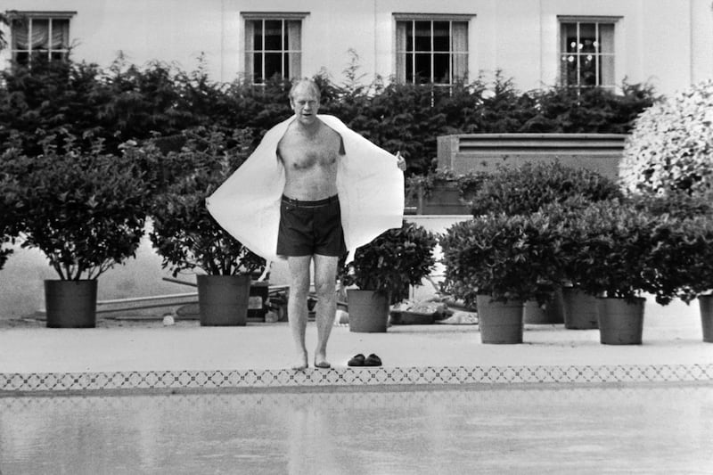 galleries/2012/01/08/shirtless-presidents-barack-obama-ronald-reagan-more-photos/shirtless-presidents-ford_efqxbz