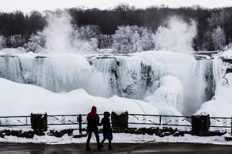 galleries/2014/03/04/niagara-falls-is-an-icy-frozen-wonderland/nigara-falls-gal-6_zkzmgo