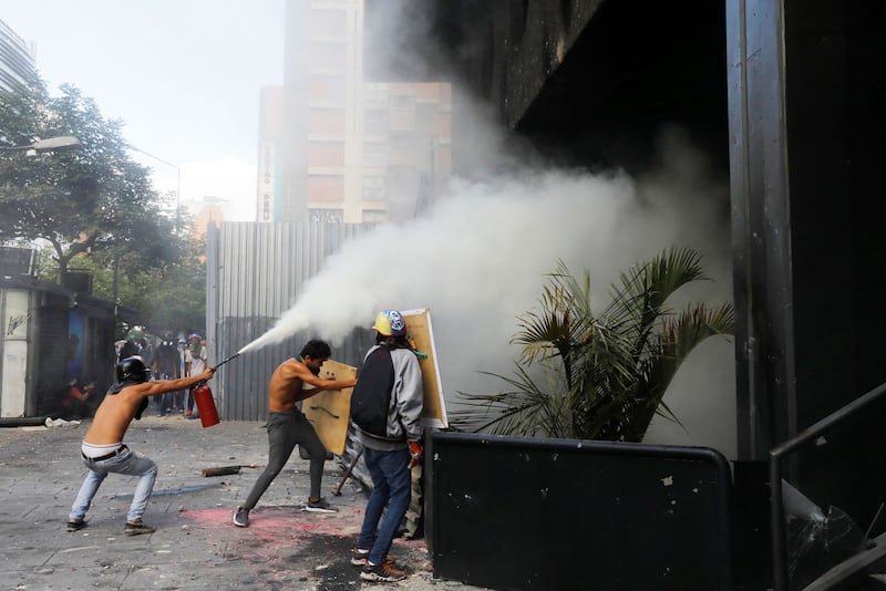 170613-venezuela-protests-6_upjg4w